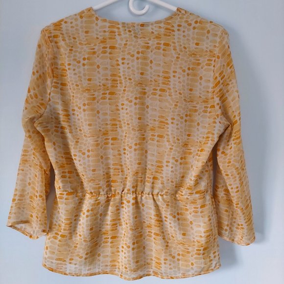 Banana Republic Yellow Patterned V-Neck Ruffle Hem Button Front Blouse - Picture 4 of 7